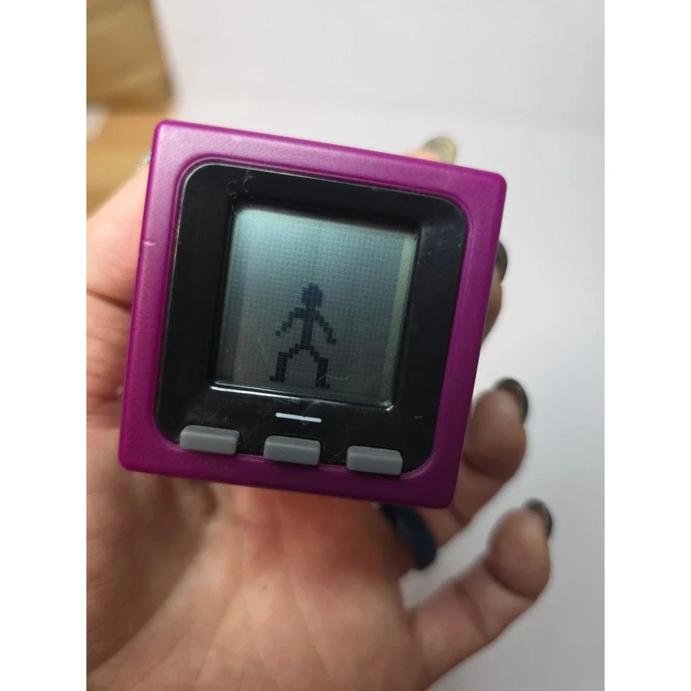 RadicaCube WorldSlim Purple Interactive Electronic HandheldGame 2005 Retro Toy